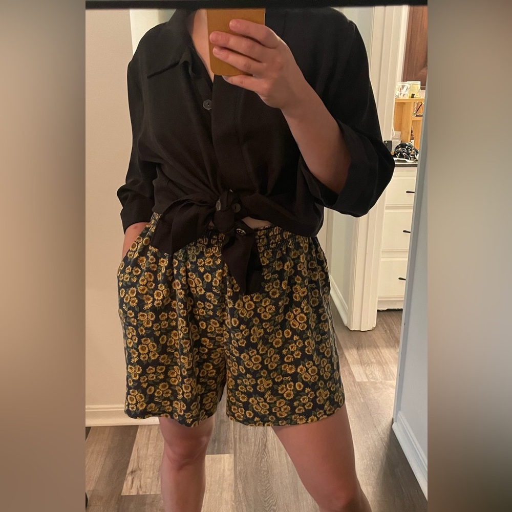 (SOLD)Oversized Sunflower Shorts
